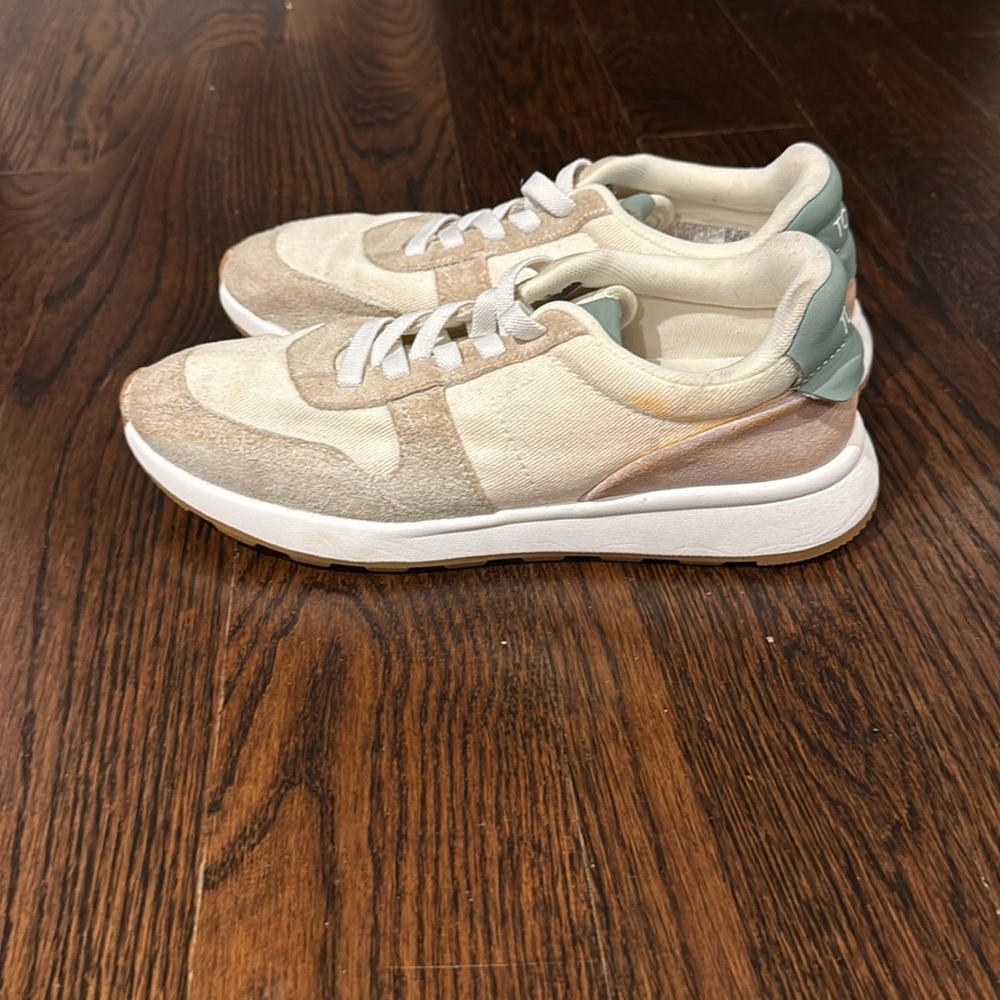 Women's TRVL Lite Retro Sneaker - Egret Multi size 7.5 ( fits like 7) - Picture 2 of 7